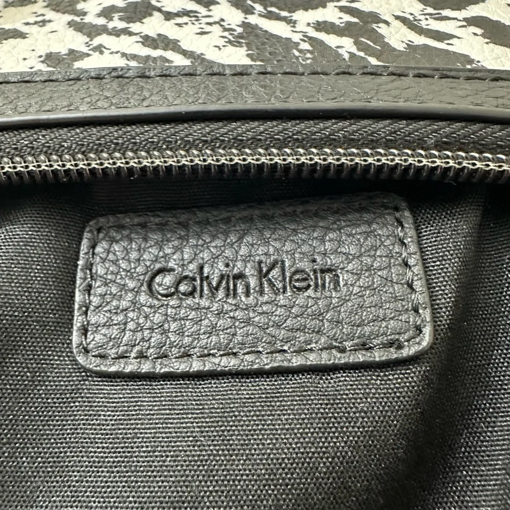 Calvin Klein Womens Black White Animal Print  Wristlet Purse